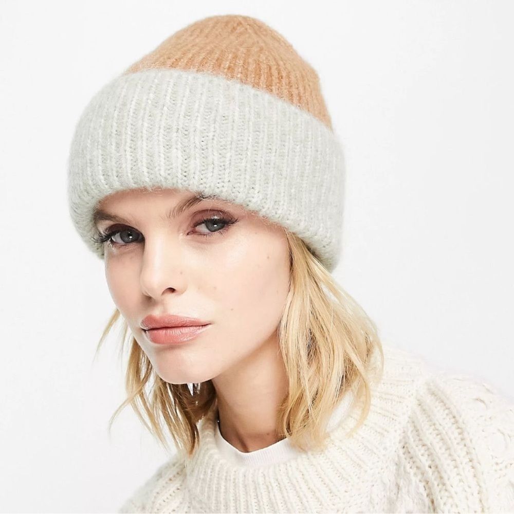 & Other Stories Ribbed Knit Color Block Beanie Hat in Brown & Light Green